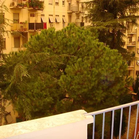 Mc Holiday House Rom